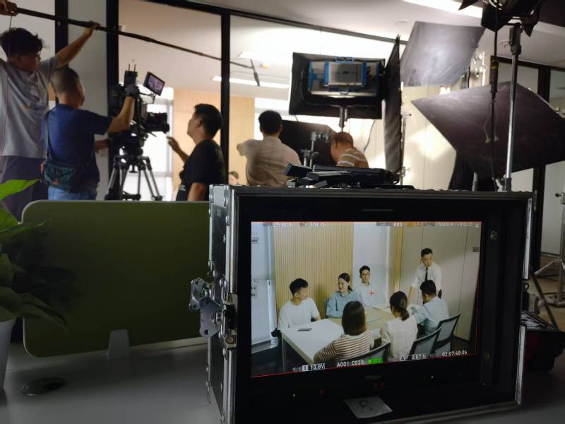 正镶白旗TVC拍摄公司：科技产品视觉化大师，诠释未来感与功能美学